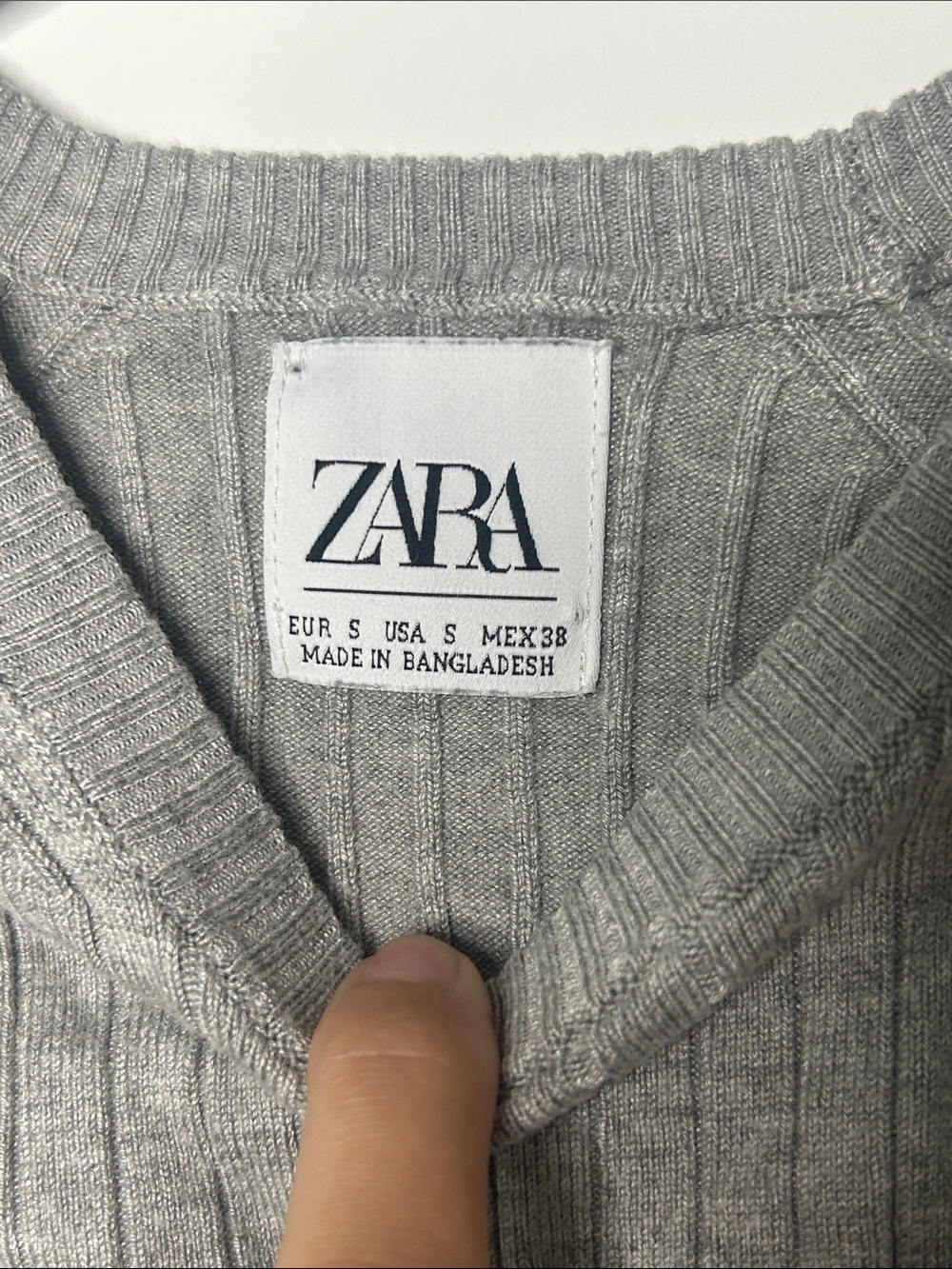 Zara Women's Gray Ribbed Crewneck Sweater - Picture 3 of 6